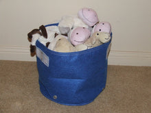 Load image into Gallery viewer, Garden care made easy with Bloombagz herb, shrub and flower planter with option to hang. Use indoor or outside gardens for lush plants all year round. Perfect landscape gardening for small spaces. Can also be used as a storage solution. Environmentally friendly made out of 100% recycled materials. Promotes growth of healthy roots and happy plants.